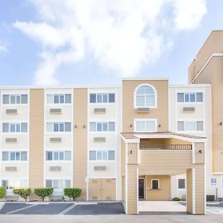 Super 8 By Wyndham National City Chula Vista